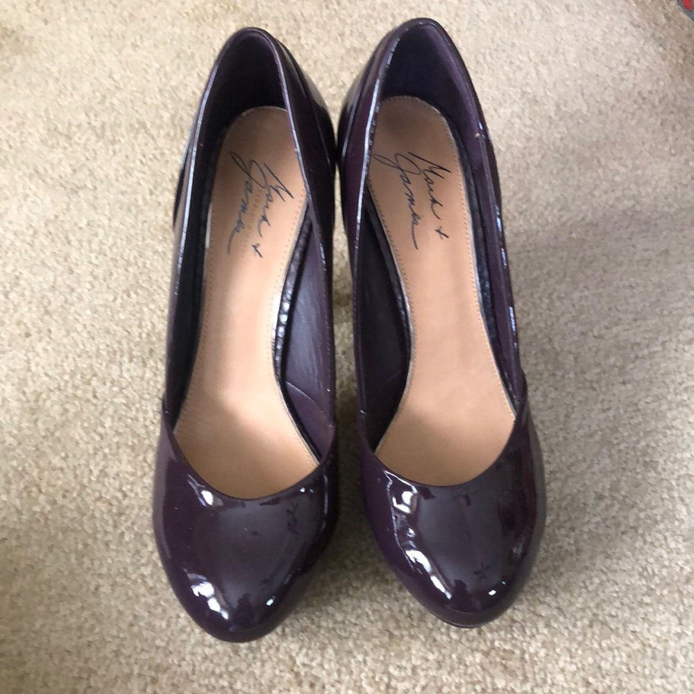 Badgley Mischka patent leather shoes